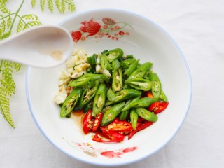 7、燃烧脂肪的凉拌黄瓜,陈醋1勺。