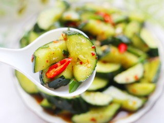 17、燃烧脂肪的凉拌黄瓜,来一口～