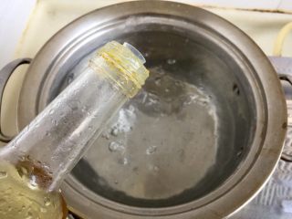 13、我爱蒜蓉系列➕蒜香鲍汁杏鲍菇,几滴食用油，这样烫西兰花能保持其脆嫩颜色鲜艳