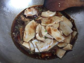 29、我爱蒜蓉系列➕蒜香鲍汁杏鲍菇,中火煮开