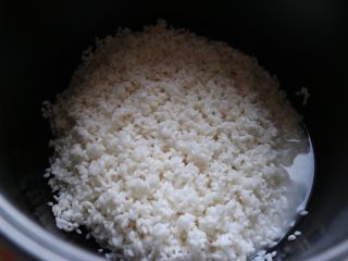 12、咖喱羊排饭,准备好浸泡好的大米