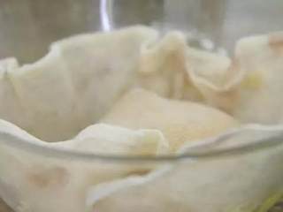 4、红枣玉米窝窝头的做法，简直好吃到爆，必须学会啊,盖上湿布在35°环境下发酵1小时