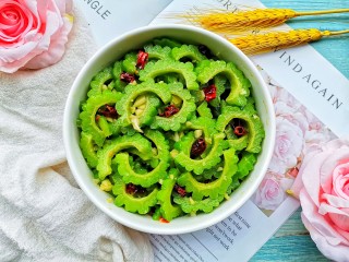 16、凉拌苦瓜,成品。