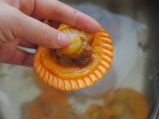 4、蒜蓉扇贝,找到扇贝的肺部
