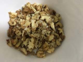 8、红枣面包,核桃也切成红豆大小