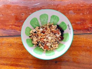 4、早餐+健康饮食之低脂无油无糖坚果燕麦饼,像这个样子就差不多了！