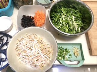 11、春季到来春满窗➕四季歌漾“素四鲜”,全部食材准备好，开始下锅了