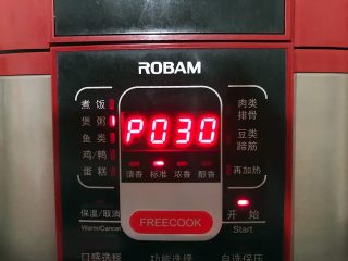 14、（食膳）养生粥系列の桃胶藜麦红枣红糖小米粥,选择煲粥键，按下开始，你就可以安心的去做其他事情了