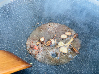 13、芦笋炒牛肉,翻炒均匀