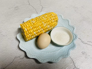 1、鸡蛋玉米饼,准备好食材