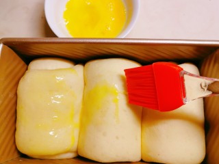 15、红枣面包,发酵好了 刷一层蛋液或黄油