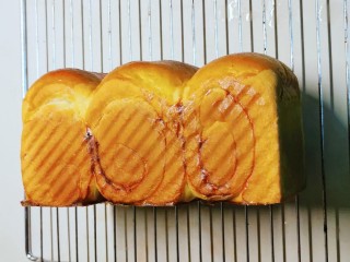 18、红枣面包,脱模 凉凉