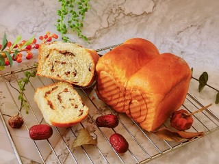 19、红枣面包,切开食用 枣香味很浓