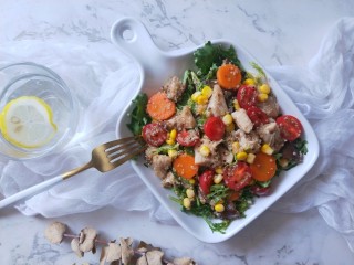 10、藜麦鸡胸沙拉,盛盘即可食用。低脂，饱腹，营养的减肥餐。