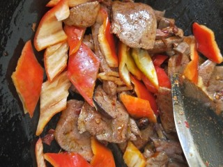 11、私房酱爆猪肝,放红辣椒翻炒