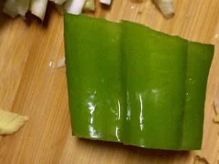 8、爆炒腰花,青椒一小节切丝