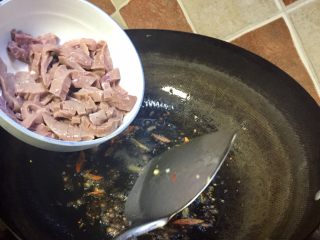 18、爆炒腰花,放入腰花