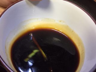 23、爆炒腰花,老抽+半勺淀粉+味精加清水勾兑的芡汁