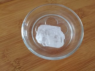 3、红枣桃胶羹,冰糖一块儿，