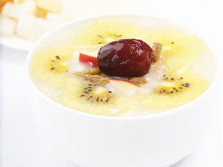 14、水果糙米粥,果香四溢,配合着干果,口感酸酸甜甜,开胃又营养