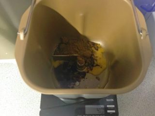 3、面包机版蔓越莓红糖面包,在加入红糖40克。