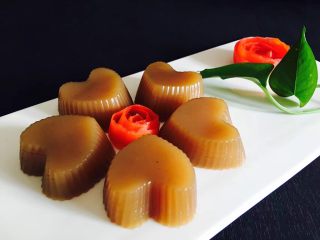 5、红枣椰奶糕,装盘，点缀！