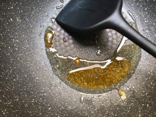 14、茶香排骨,小火炒出糖油