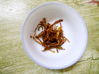 6、暖冬滋补汤,茶树菇洗净