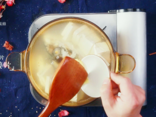 7、鱼头豆腐汤-春分清补，减酸增辛,4片姜