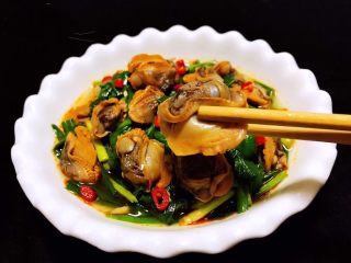 13、韭菜凉拌毛蚶,韭菜凉拌毛蚶既方便又快捷适合速成美味