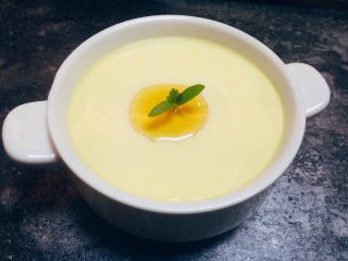 11、素蒸蛋,点缀香菜滴入香油（自己家阳台种的香菜嫩芽）