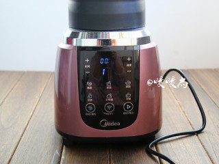 3、酥滑香甜糖不甩,将研磨速调调整到1档。