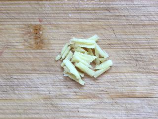 9、五分钟系列 韭菜炒鸡蛋,姜切丝