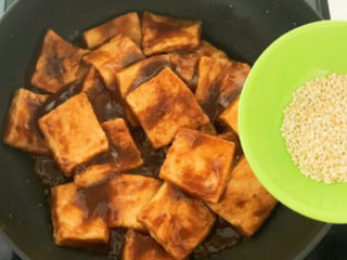 14、素炒千叶豆腐,撒入熟白芝麻