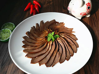 13、#黑酱油# 香辣卤猪心,装盘，开始享用吧