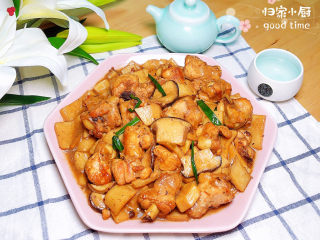 17、杏鲍菇烧鸡块,色香味俱全的杏鲍菇烧鸡块就上桌了！