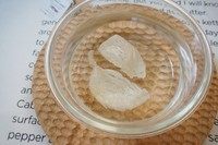 1、金秋玉桂燕窝木瓜盅,燕窝用纯净水或矿泉水泡发6—8小时，请根据不同品质的燕窝调整泡发时间。