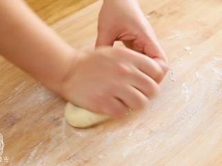 11、宝宝春饼12M+(宝宝辅食),面团排空空气