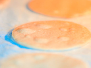 8、经典食疗方八珍糕,烤箱60度 30分钟，150度10分钟。先低温烘烤是让材料更充分的融合。