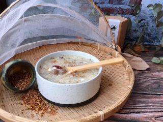 18、酒酿姜糖小圆子,最后装碗，撒上桂花，酒酿姜糖小圆子就做好了