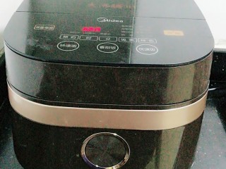 10、清补凉糖水,我这个锅有微压功能，所以90分钟是刚好。这步要看煲的功能而定，不作要求。