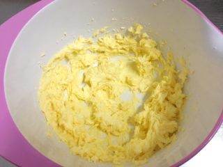 4、红枣饼干,一起混合打发