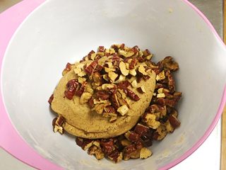 10、红枣饼干,加入红枣干