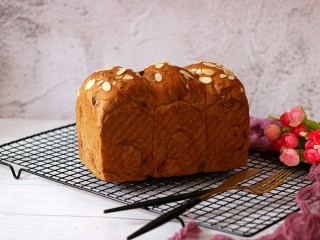 15、红枣核桃吐司,成品