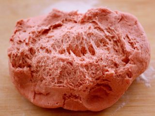 2、花样豆沙馒头,醒发好的面团是这样的