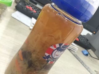 4、红枣银耳羹,煮好装瓶（携带）