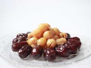 12、冰糖红枣莲子,冬天吃一些红枣莲子,真是对女性很好的呢~~~