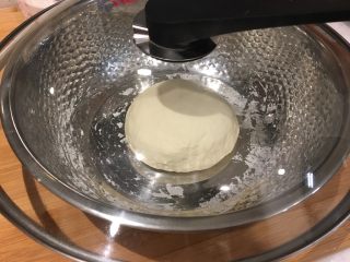 3、羊肉面片,和成光滑面团，醒着备用