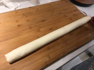 9、羊肉面片,反复擀面，如图