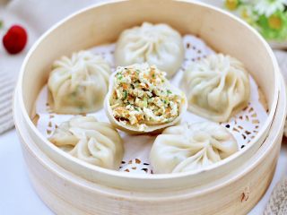 15、鸡肉黄瓜小笼包,皮薄馅足超好吃。